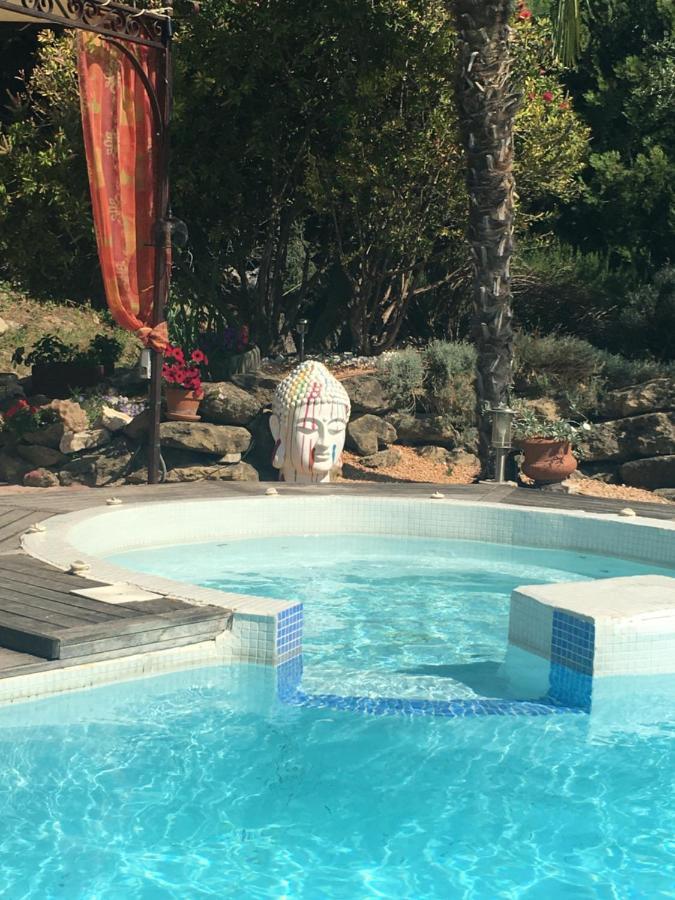 Mas De La Butte Blanche Bed & Breakfast Orgon ภายนอก รูปภาพ