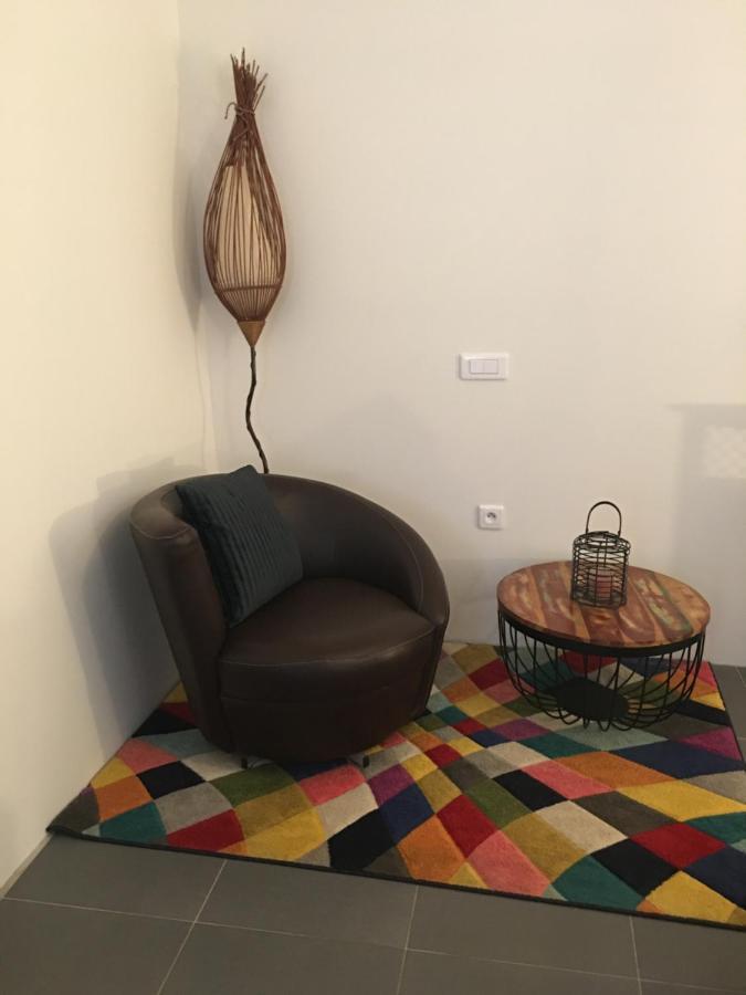Mas De La Butte Blanche Bed & Breakfast Orgon ภายนอก รูปภาพ