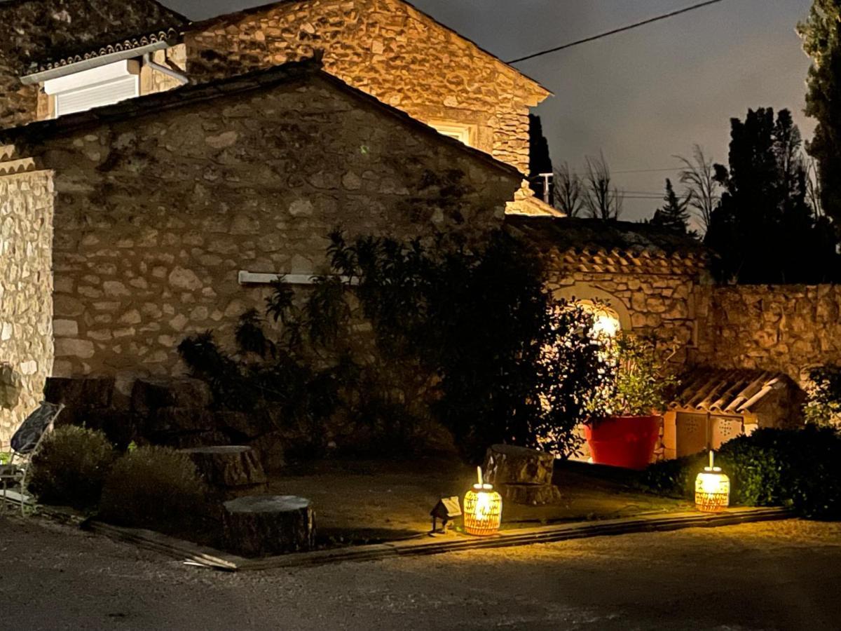 Mas De La Butte Blanche Bed & Breakfast Orgon ภายนอก รูปภาพ