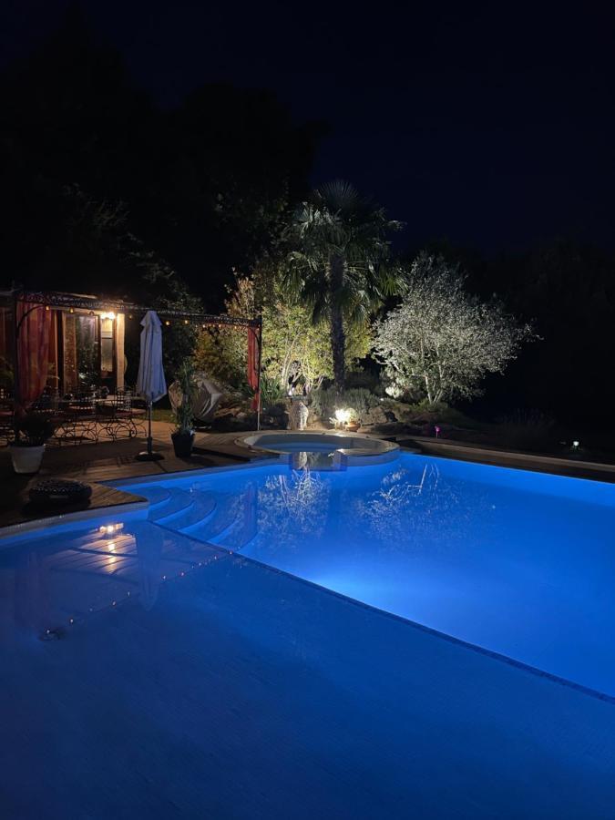 Mas De La Butte Blanche Bed & Breakfast Orgon ภายนอก รูปภาพ