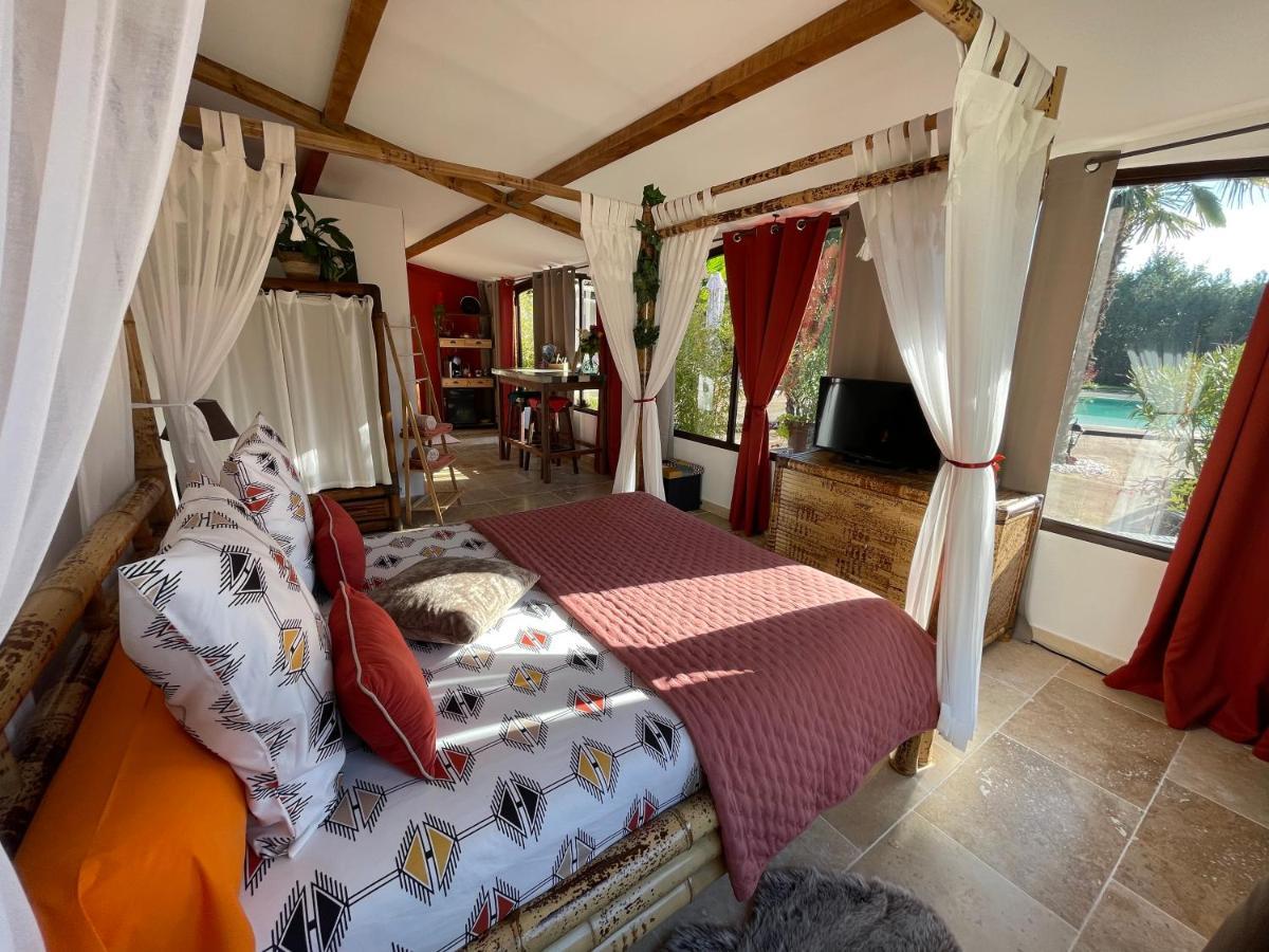 Mas De La Butte Blanche Bed & Breakfast Orgon ภายนอก รูปภาพ